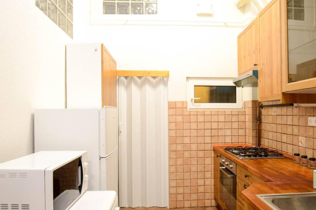 Famous Kiraly Street At Large 3Br 10Ppl @ Central บูดาเปสต์ ภายนอก รูปภาพ