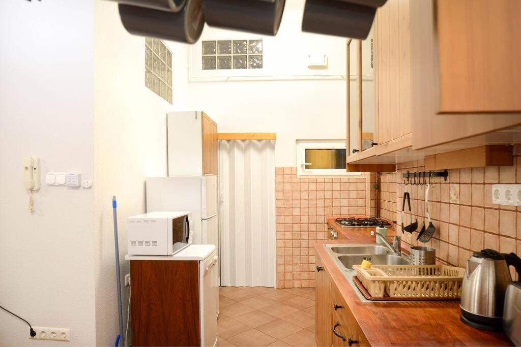 Famous Kiraly Street At Large 3Br 10Ppl @ Central บูดาเปสต์ ภายนอก รูปภาพ